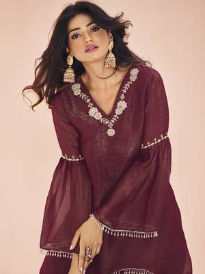 Deep maroon embellished organza kurta set 4