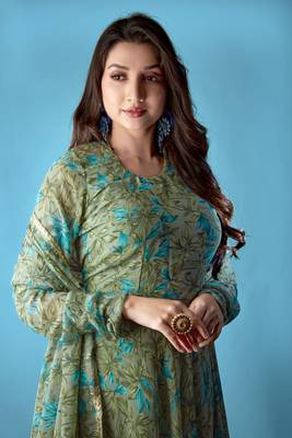Green georgette printed graceful partyweaar gown with dupatta 3