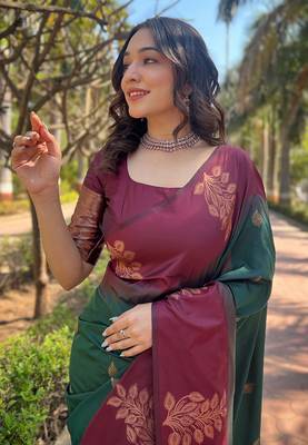 Green soft silk blend weaving zari graceful ceremonial saree 2