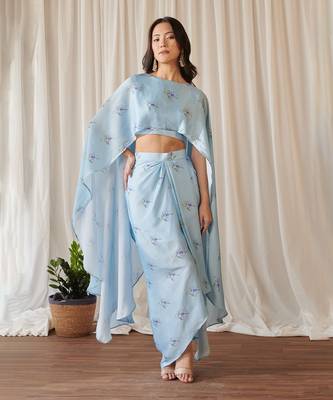 Sky blue cape sleeved top & slit skirt set 2