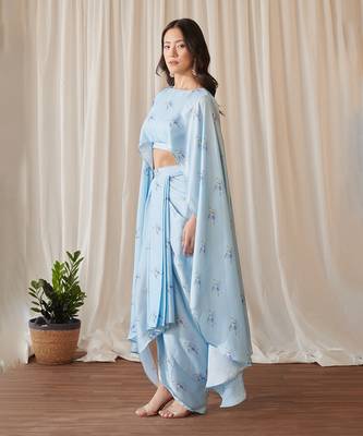 Sky blue cape sleeved top & slit skirt set 4