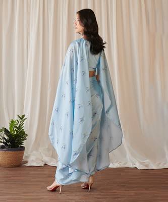 Sky blue cape sleeved top & slit skirt set 5