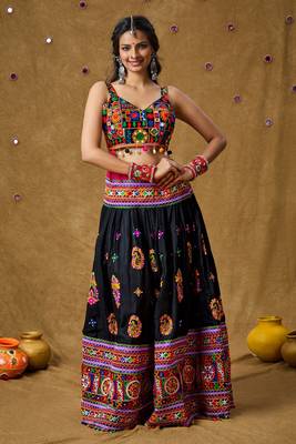 Red Cotton Navratri Garba Emroidered Choli design Readymade Blouse 5