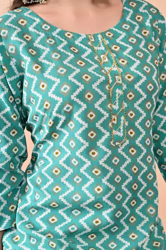 women's rayon zig-zag print straight kurti in light green