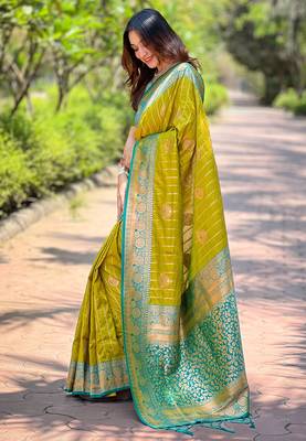 Mehendi green soft silk contrast zari woven saree 3
