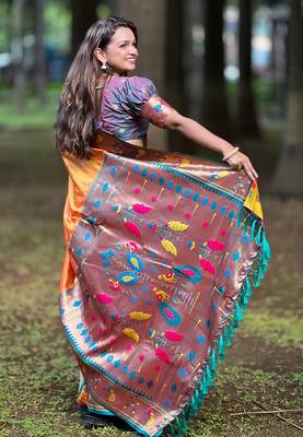 Gold contrast zari woven chandrakor swan yeola paithani silk saree 2