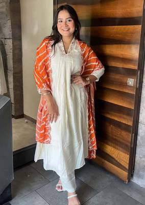 Off white chanderi viscose thread embroidery work with printed dupatta kurta pant set 1