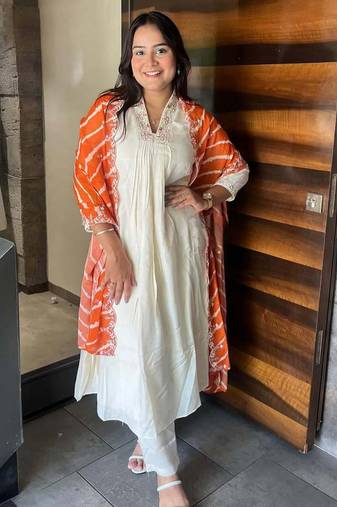 Off white chanderi viscose thread embroidery work with printed dupatta kurta pant set