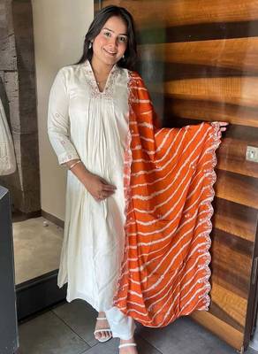 Off white chanderi viscose thread embroidery work with printed dupatta kurta pant set 2
