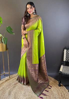 Pista soft silk floral border contrast zari woven saree 1