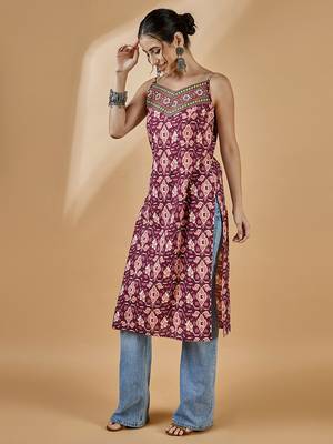 Winered women rust abstract print strap kurta 3