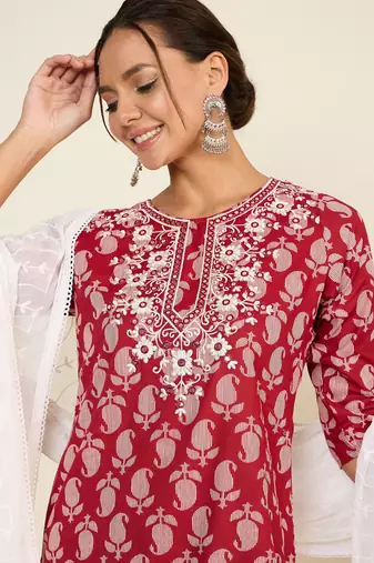 Winered woman maroon embriodered kurta set with dupatta