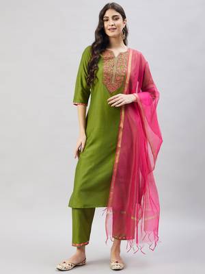 Winered woman green embroidery kurta set with contrast dupatta 1