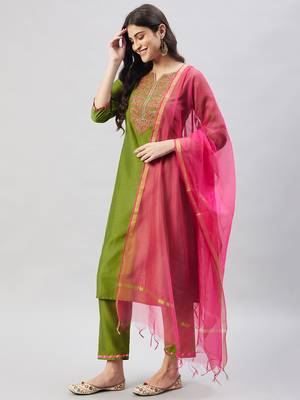 Winered woman green embroidery kurta set with contrast dupatta 3
