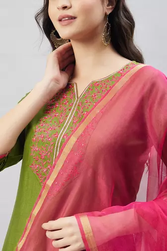 Winered woman green embroidery kurta set with contrast dupatta
