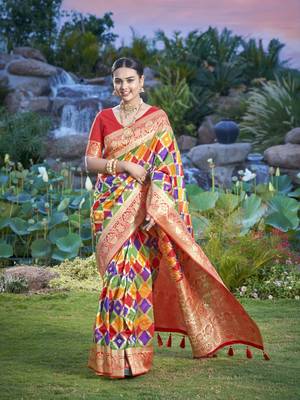women's banarasi woven green with multicolor saree with heavy jacquard work saree with blouse piece 1