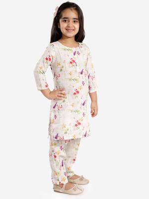  girls' printed floral linen kurta and straight pant set 3