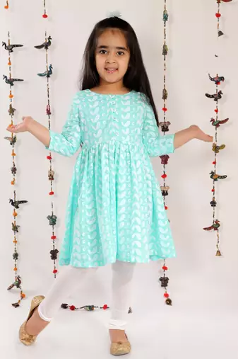  girls' chikankari cotton kurta and leggings set