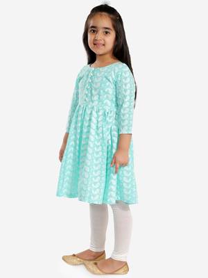  girls' chikankari cotton kurta and leggings set 3