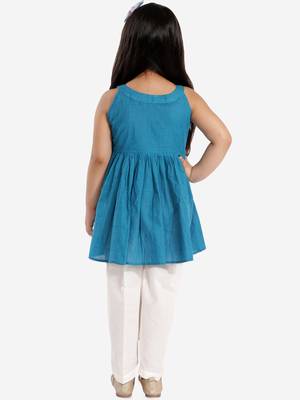  girls' handloom cotton kurta and straight pant set 3