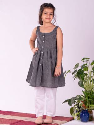  girls' handloom cotton kurta and straight pant set 1