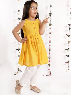  girls' handloom cotton kurta and straight pant set 1