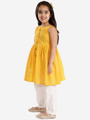  girls' handloom cotton kurta and straight pant set 3