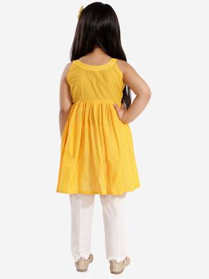  girls' handloom cotton kurta and straight pant set 4