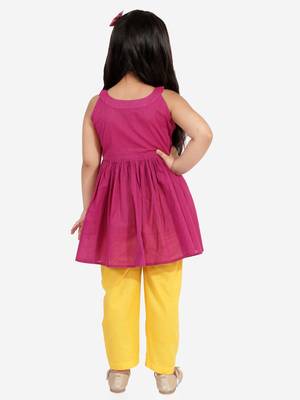  girls' handloom cotton kurta and straight pant set 4