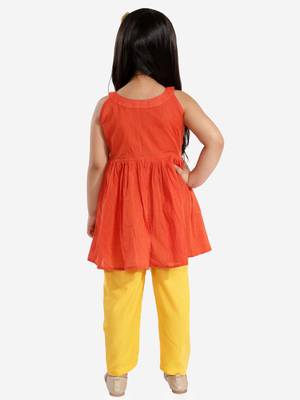  girls' handloom cotton kurta and straight pant set 4