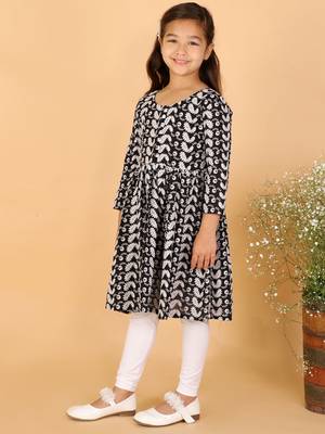  girls' chikankari cotton kurta and leggings set 2