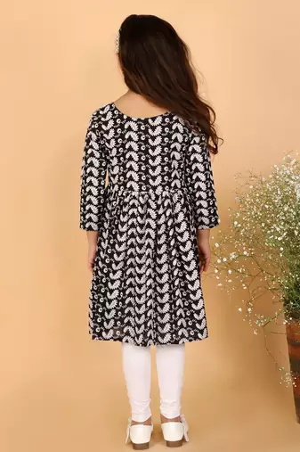  girls' chikankari cotton kurta and leggings set