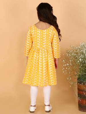  girls' chikankari cotton kurta and leggings set 3