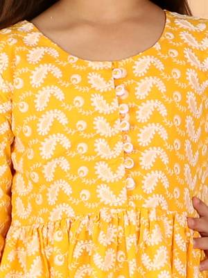 girls' chikankari cotton kurta and leggings set 4