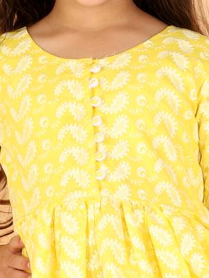  girls' chikankari cotton kurta and leggings set 4