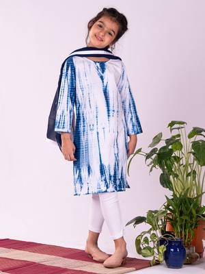  girls' blue and white kurta, leggings & dupatta set 1