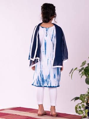  girls' blue and white kurta, leggings & dupatta set 3