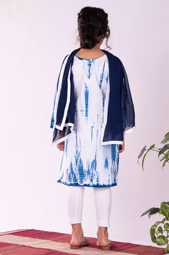  girls' blue and white kurta, leggings & dupatta set