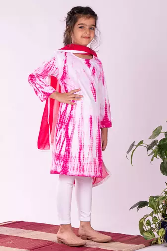  girls' pink and white kurta, leggings & dupatta set