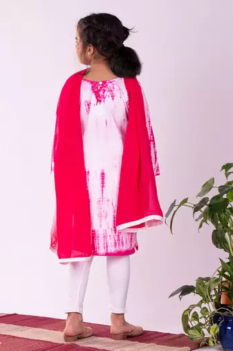  girls' pink and white kurta, leggings & dupatta set
