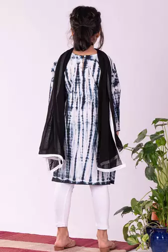  girls' black and white kurta, leggings & dupatta set