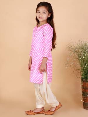  girls' pink and white kurta and patiala set 2