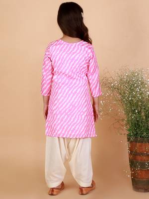  girls' pink and white kurta and patiala set 3
