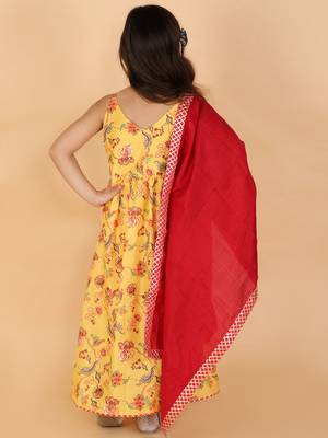  girls' yellow and maroon anarkali and dupatta set 3