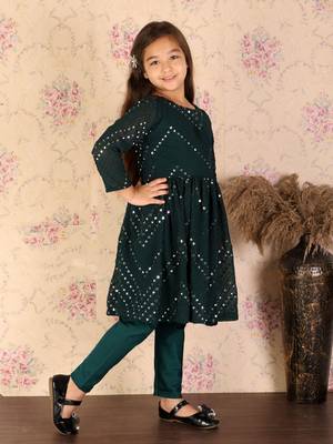  girls' green kurta and churidar 2