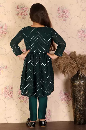  girls' green kurta and churidar