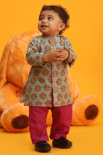 Vastramay infant boys green and pink cotton blend kurta pyjama set