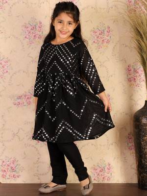  girls' black kurta and churidar 1