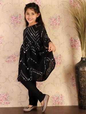  girls' black kurta and churidar 2
