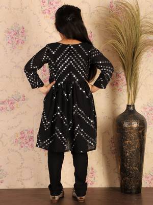  girls' black kurta and churidar 3